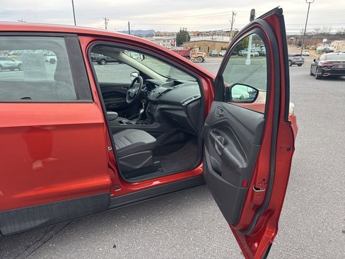 Used 2019 Ford Escape S image 22