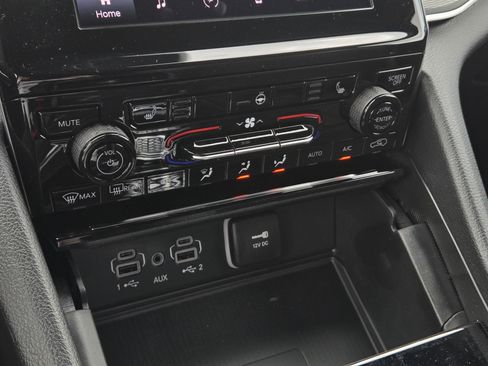 New 2025 Jeep Grand Cherokee L Altitude image 10