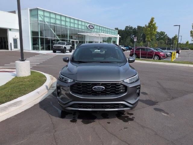 Certified 2023 Ford Escape ST-Line Select w/ Tech Pack #1 AWD/4WD image 8