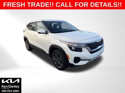 Used 2023 Kia Seltos LX AWD/4WD image 1