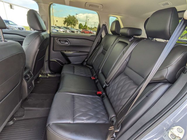 Certified 2025 Nissan Rogue Platinum FWD image 15