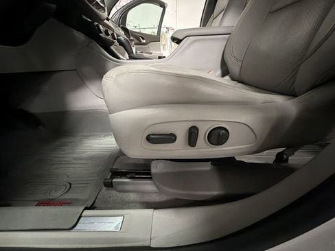 Used 2019 GMC Acadia SLT image 18