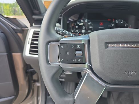 Certified 2025 Land Rover Discovery S image 35