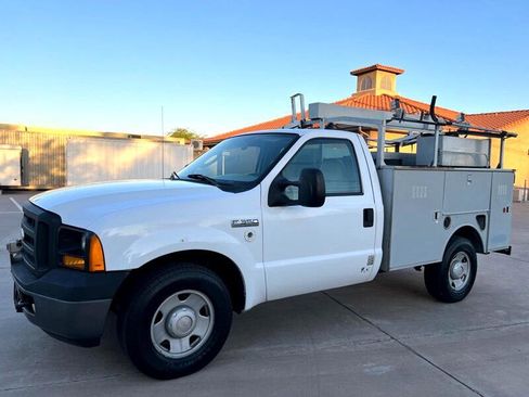 Used 2006 Ford F350 2WD Regular Cab Super Duty image 7