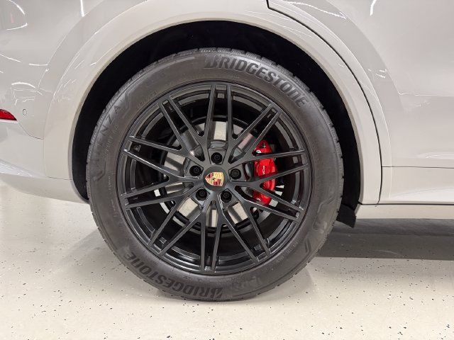 Certified 2026 Porsche Cayenne GTS AWD/4WD image 14
