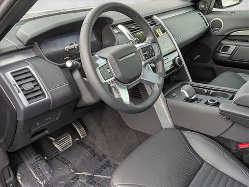 Used 2024 Land Rover Discovery Dynamic SE AWD/4WD image 10