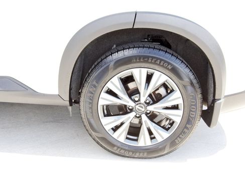Used 2023 Nissan Rogue SV FWD image 30