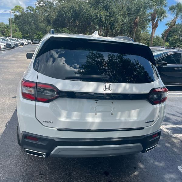 Used 2024 Honda Pilot Touring image 8