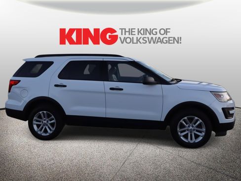 Used 2017 Ford Explorer 4WD image 2