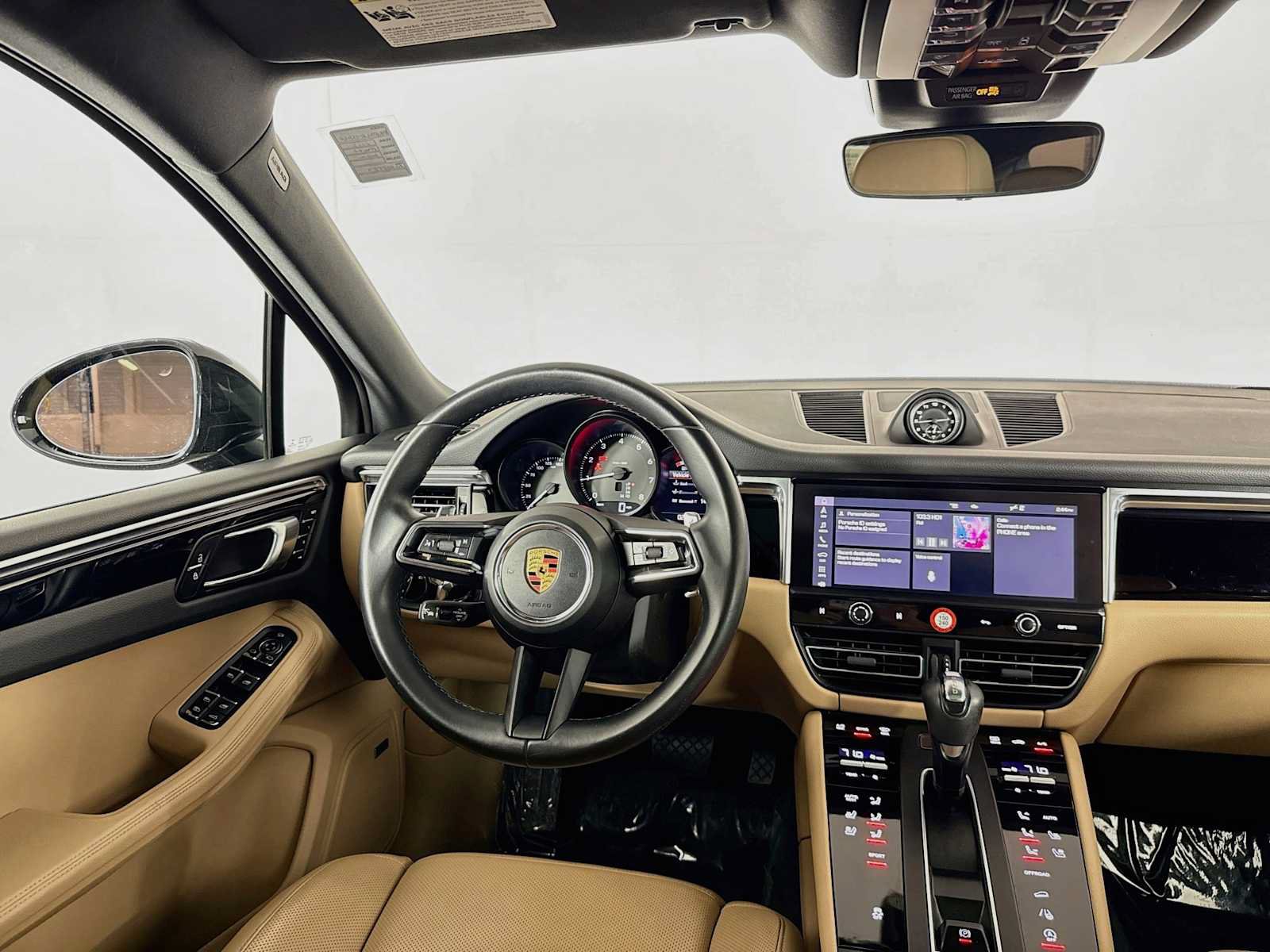 Used 2022 Porsche Macan AWD/4WD image 25
