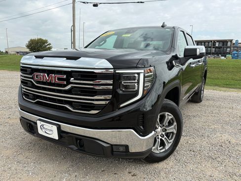 Used 2025 GMC Sierra 1500 SLT RWD image 1