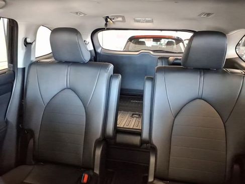 New 2026 Toyota Highlander XLE image 16