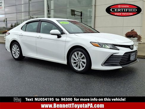 Certified 2022 Toyota Camry LE image 1