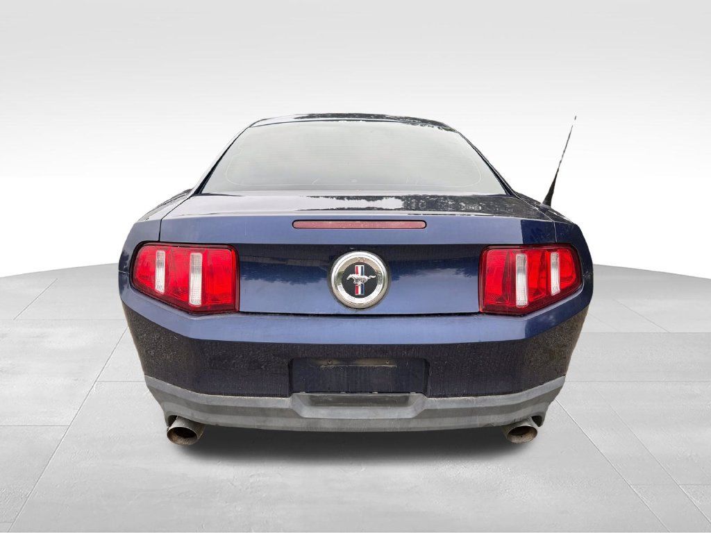 Used 2010 Ford Mustang Coupe RWD image 5