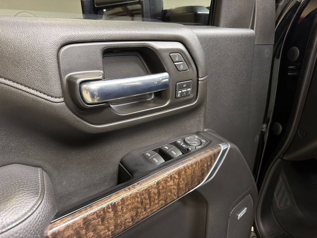Used 2020 GMC Sierra 3500 Denali w/ Denali Ultimate Package AWD/4WD image 31
