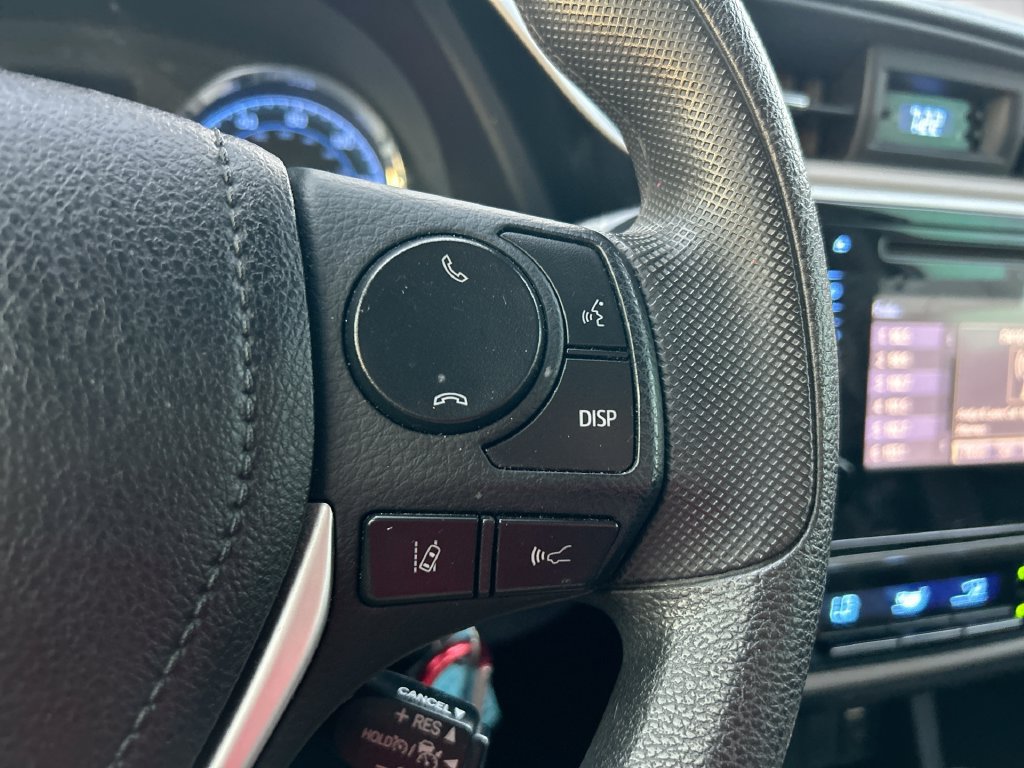 Used 2018 Toyota Corolla LE FWD image 16