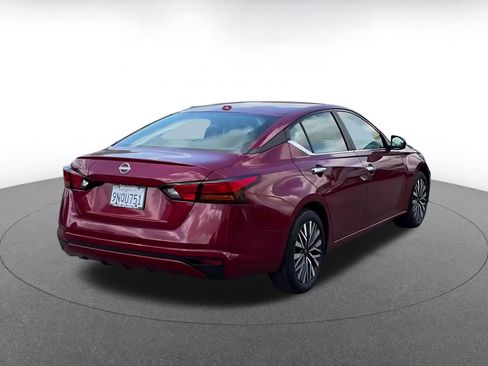 Used 2025 Nissan Altima 2.5 SV FWD image 14