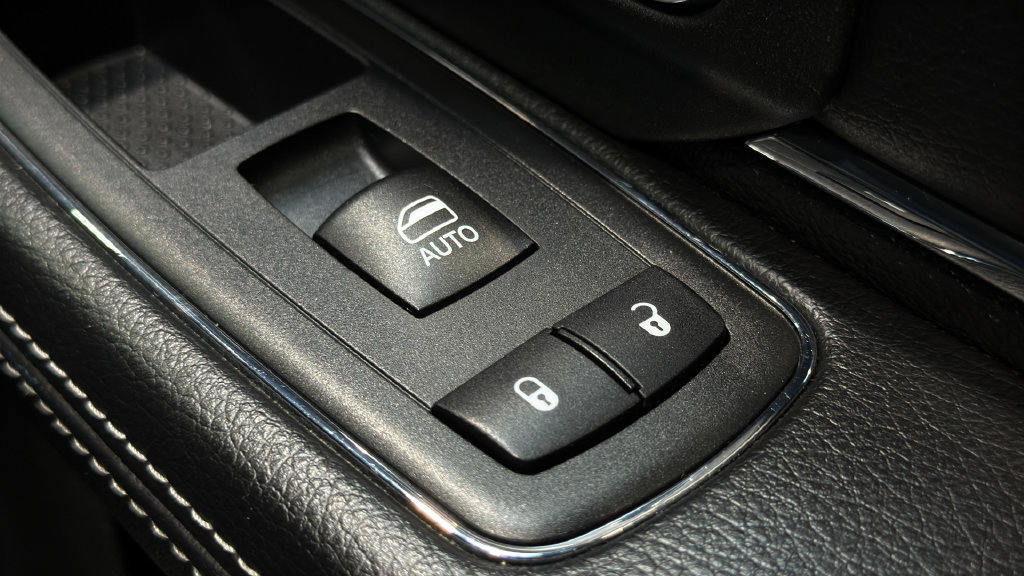 Used 2017 RAM 1500 Laramie AWD/4WD image 8