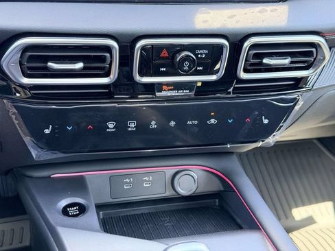 New 2026 Nissan Sentra SR w/ SR Premium Package FWD image 21