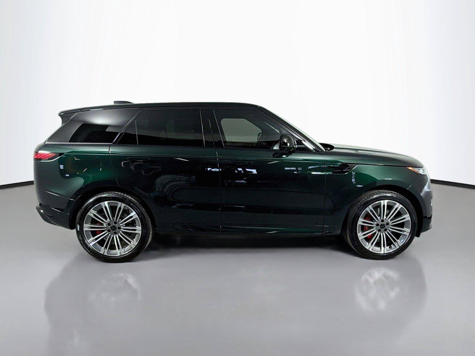 New 2027 Land Rover Range Rover Sport Dynamic SE AWD/4WD image 4