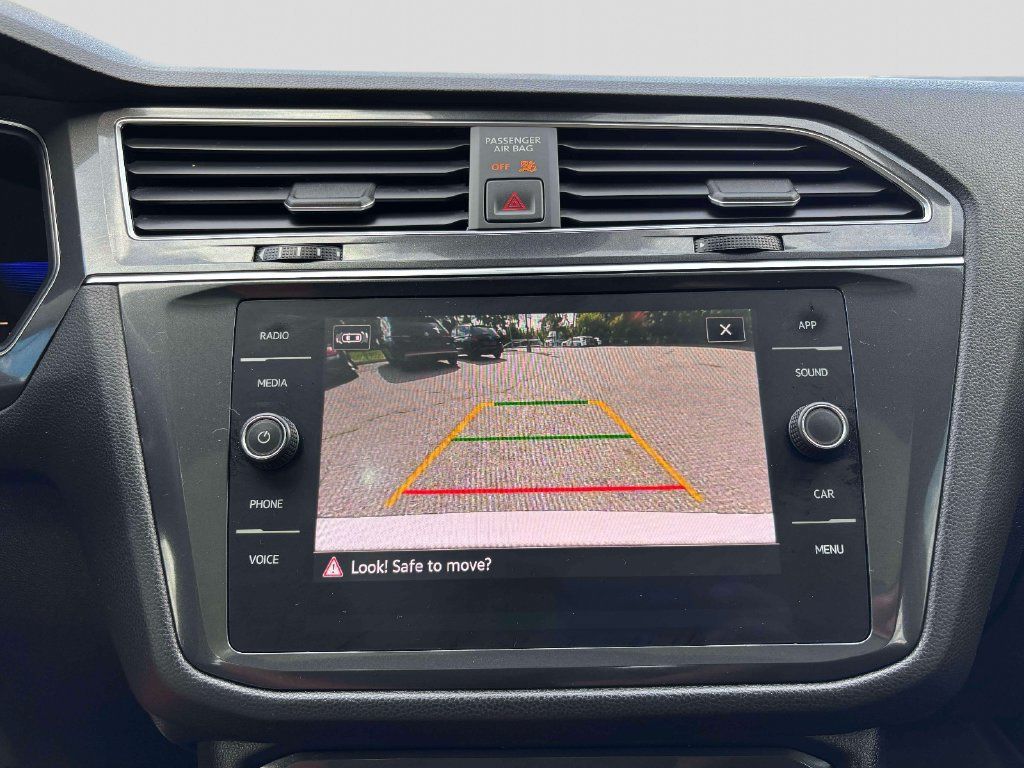 Used 2022 Volkswagen Tiguan SE AWD/4WD image 33