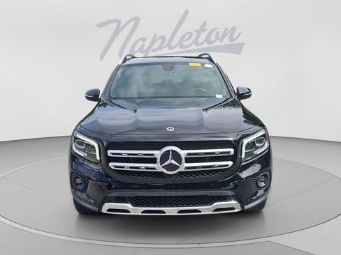 Used 2023 Mercedes-Benz GLB 250 w/ Premium Package image 9