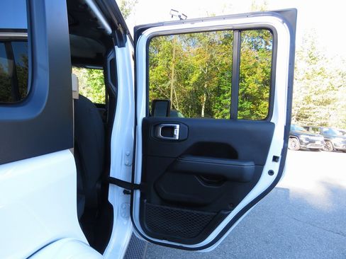 Used 2020 Jeep Wrangler Unlimited Sahara w/ Dual Top Group image 18