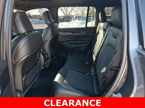 Used 2025 Jeep Grand Cherokee 4WD image 10