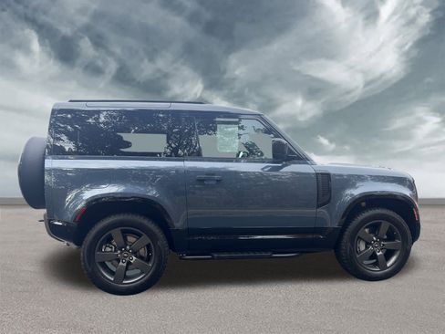 Used 2025 Land Rover Defender 90 X-Dynamic SE image 6