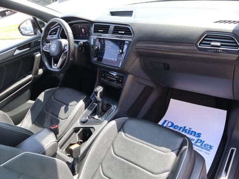 Used 2022 Volkswagen Tiguan SEL R-Line AWD/4WD image 34