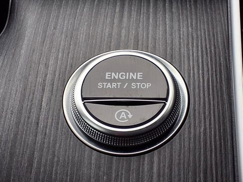 Used 2025 Mercedes-Benz C 300 4MATIC Sedan image 25