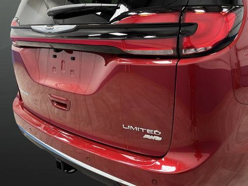 New 2026 Chrysler Pacifica Limited w/ Trailer Tow Group image 36