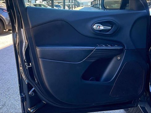 Used 2015 Jeep Cherokee Sport image 20