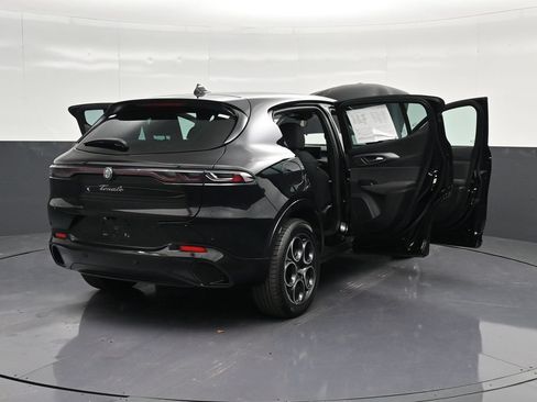 Used 2025 Alfa Romeo Tonale AWD/4WD image 42
