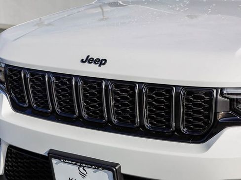 New 2025 Jeep Grand Cherokee Altitude image 6