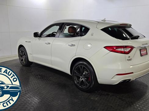 Used 2019 Maserati Levante GranLusso AWD/4WD image 5
