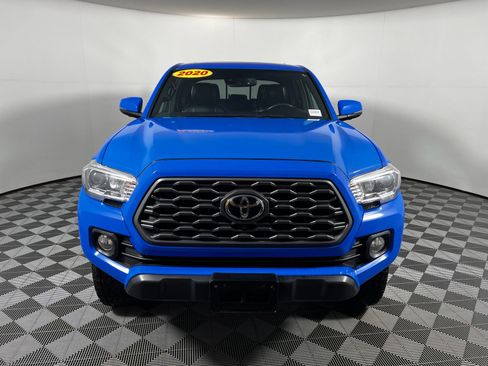 Used 2020 Toyota Tacoma TRD Off-Road w/ TRD Premium Off Road Package AWD/4WD image 2