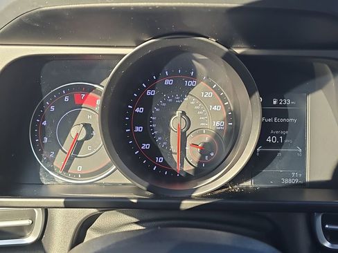 Used 2023 Hyundai Elantra SEL image 21