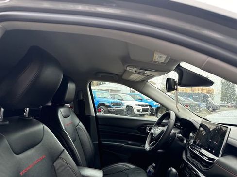 Used 2022 Jeep Compass Trailhawk image 9