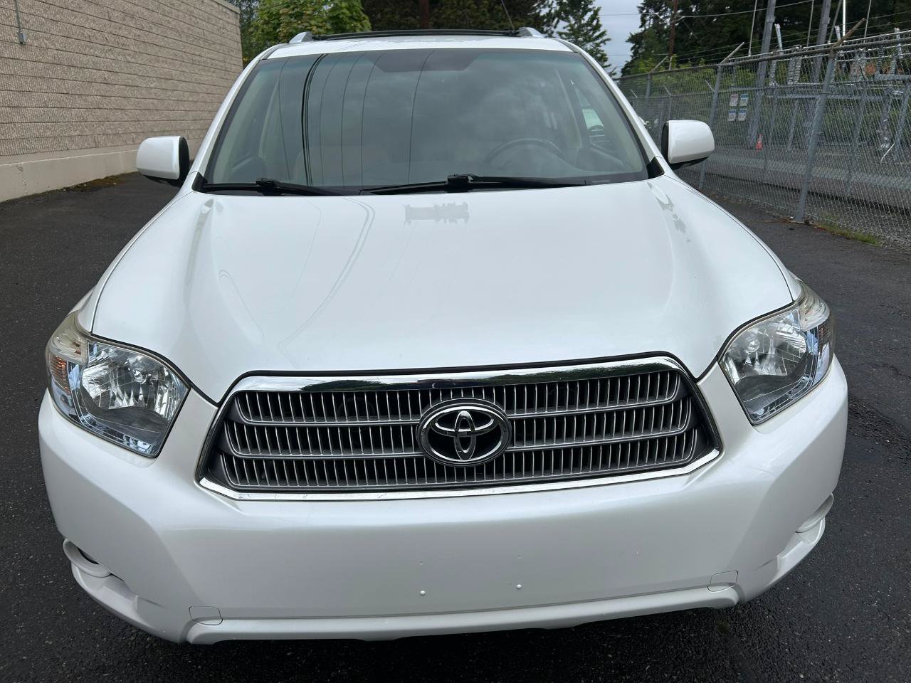 Used 2010 Toyota Highlander Limited AWD/4WD image 2