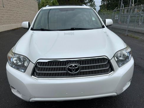Used 2010 Toyota Highlander Limited AWD/4WD image 2