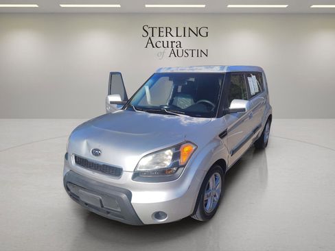Used 2010 Kia Soul + image 16
