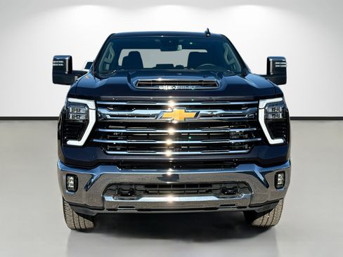 Used 2024 Chevrolet Silverado 2500 LTZ image 8