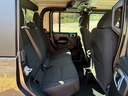 Used 2022 Jeep Gladiator Sport image 17