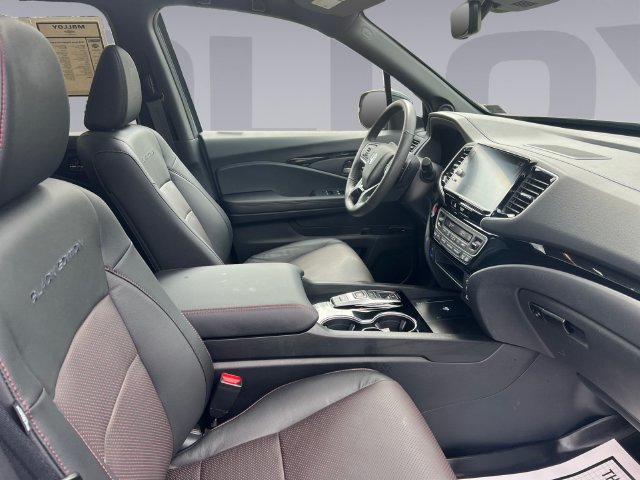 Used 2025 Honda Ridgeline Black Edition image 17