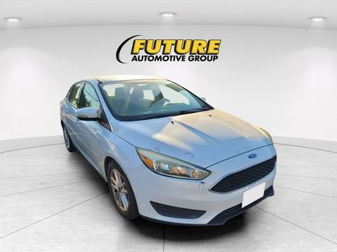 Used 2016 Ford Focus SE w/ SE Power Seat Package FWD image 1