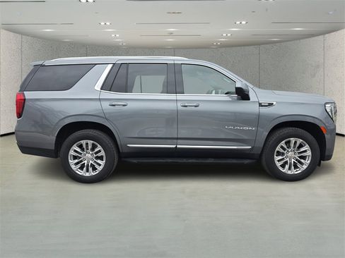 Used 2022 GMC Yukon SLT image 2