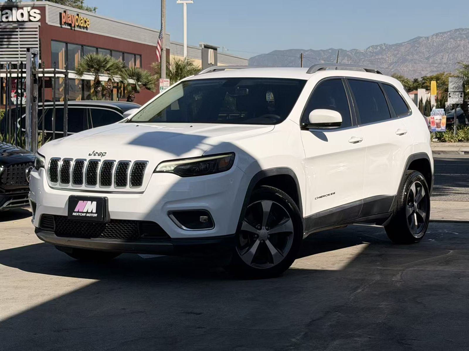 Used 2019 Jeep Cherokee Limited FWD image 2