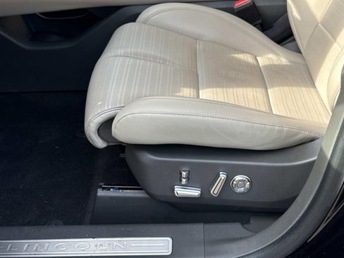 Used 2025 Lincoln Nautilus Reserve image 25