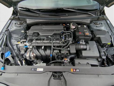 New 2025 Hyundai Elantra Sport image 16